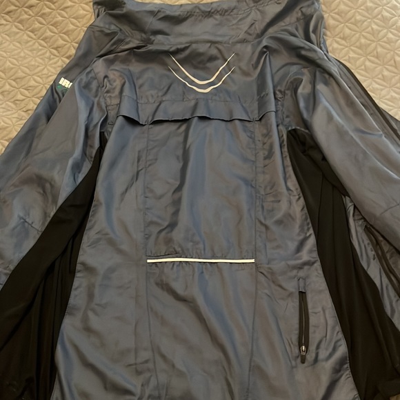 Ironman Coeur d’Alene very lightweight wind breaker - Picture 6 of 7